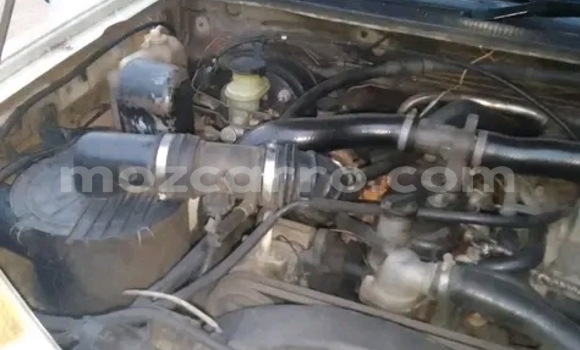 Comprar Usado Isuzu KB Branco Carro em Maputo em Maputo Comprar Usado Isuzu KB Branco Carro em Maputo em Maputo