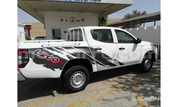 Comprar Importar Mitsubishi L200 Branco Carro em Import - Dubai em Cabo Delgado Comprar Importar Mitsubishi L200 Branco Carro em Import - Dubai em Cabo Delgado