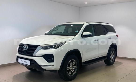 Comprar Usado Toyota Fortuner Branco Carro em Maputo em Maputo