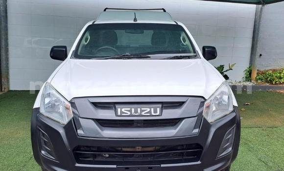 Comprar Usado Isuzu KB Branco Carro em Maputo em Maputo Comprar Usado Isuzu KB Branco Carro em Maputo em Maputo