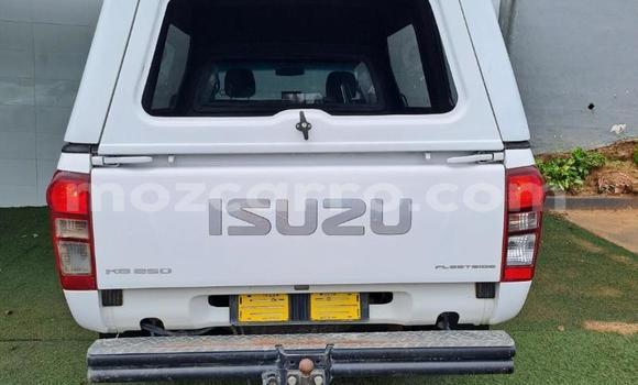 Comprar Usado Isuzu KB Branco Carro em Maputo em Maputo Comprar Usado Isuzu KB Branco Carro em Maputo em Maputo