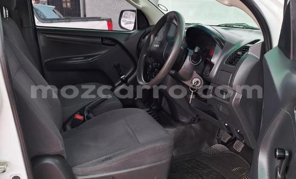 Comprar Usado Isuzu KB Branco Carro em Maputo em Maputo Comprar Usado Isuzu KB Branco Carro em Maputo em Maputo