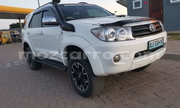 Comprar Usado Toyota Fortuner Branco Carro em Maputo em Maputo
