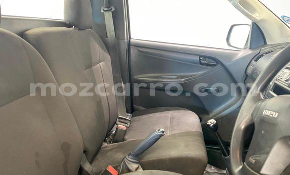 Nunua Ilio tumika Isuzu D-MAX Nyeupe Gari ndani ya Maputo nchini Maputo Nunua Ilio tumika Isuzu D-MAX Nyeupe Gari ndani ya Maputo nchini Maputo