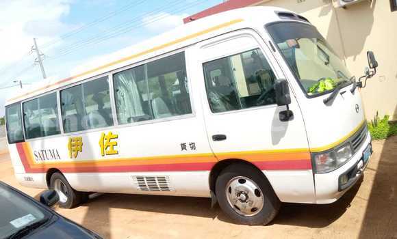 Comprar Usado Toyota Coaster Branco Carro em Maputo em Maputo Comprar Usado Toyota Coaster Branco Carro em Maputo em Maputo