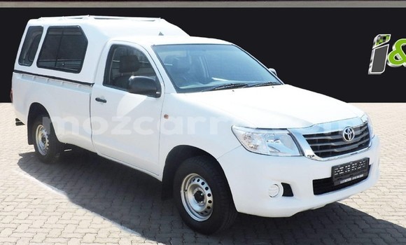 Nunua Ilio tumika Toyota Hilux Nyeupe Gari ndani ya Maputo nchini Maputo