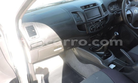 Buy Used Toyota Hilux White Car in Maputo in Maputo Buy Used Toyota Hilux White Car in Maputo in Maputo