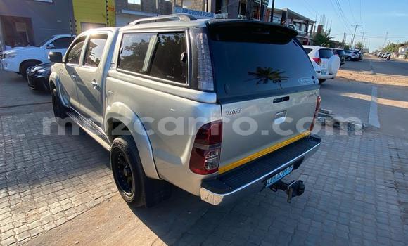 Nunua Ilio tumika Toyota Hilux Fedha Gari ndani ya Maputo nchini Maputo Nunua Ilio tumika Toyota Hilux Fedha Gari ndani ya Maputo nchini Maputo