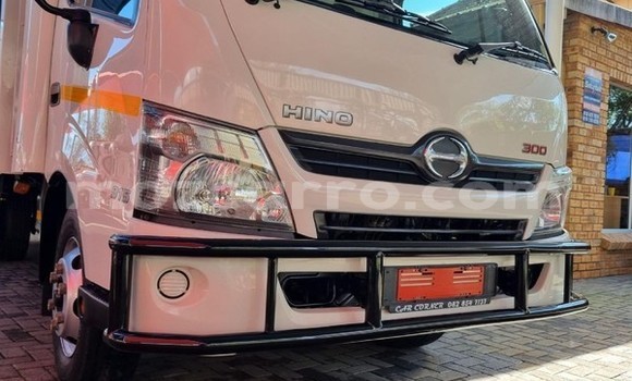 Buy Used Hino 300 Series White Truck in Maputo in Maputo Buy Used Hino 300 Series White Truck in Maputo in Maputo