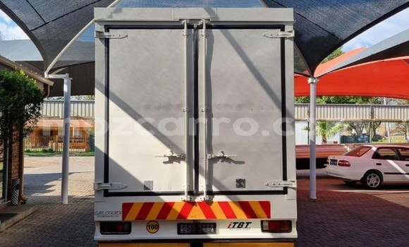 Buy Used Hino 300 Series White Truck in Maputo in Maputo Buy Used Hino 300 Series White Truck in Maputo in Maputo