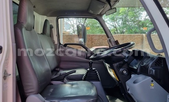 Buy Used Hino 300 Series White Truck in Maputo in Maputo Buy Used Hino 300 Series White Truck in Maputo in Maputo