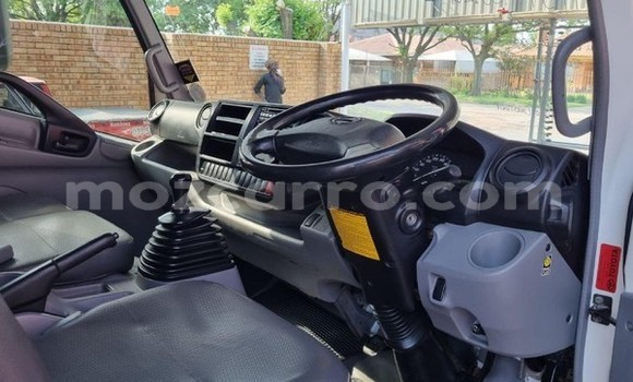Buy Used Hino 300 Series White Truck in Maputo in Maputo Buy Used Hino 300 Series White Truck in Maputo in Maputo