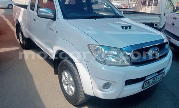 Comprar Usado Toyota Hilux Branco Carro em Maputo em Maputo