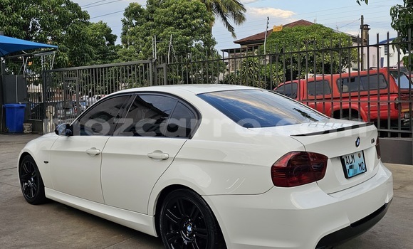Comprar Usado BMW 3-Series Branco Carro em Maputo em Maputo Comprar Usado BMW 3-Series Branco Carro em Maputo em Maputo