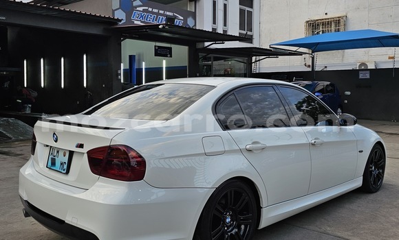 Comprar Usado BMW 3-Series Branco Carro em Maputo em Maputo Comprar Usado BMW 3-Series Branco Carro em Maputo em Maputo
