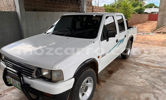 Comprar Usado Isuzu KB Branco Carro em Maputo em Maputo