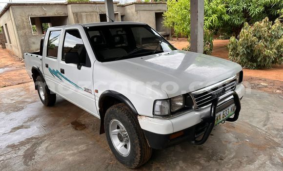 Comprar Usado Isuzu KB Branco Carro em Maputo em Maputo Comprar Usado Isuzu KB Branco Carro em Maputo em Maputo