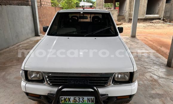 Comprar Usado Isuzu KB Branco Carro em Maputo em Maputo Comprar Usado Isuzu KB Branco Carro em Maputo em Maputo