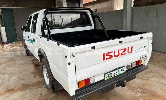 Comprar Usado Isuzu KB Branco Carro em Maputo em Maputo Comprar Usado Isuzu KB Branco Carro em Maputo em Maputo