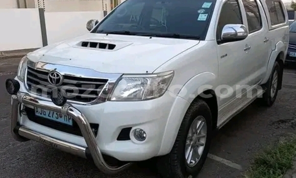Tenga Tsaru Toyota Hilux Chena Mota in Maputo in Maputo