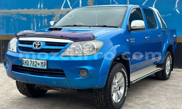 Buy Used Toyota Hilux Blue Car in Maputo in Maputo