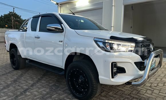 Buy Used Toyota Hiluxe Revo White Car in Maputo in Maputo Buy Used Toyota Hiluxe Revo White Car in Maputo in Maputo