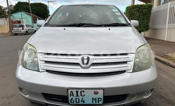 Nunua Ilio tumika Toyota IST Nyeupe Gari ndani ya Maputo nchini Maputo