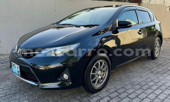 Nunua Ilio tumika Toyota Auris Nyeusi Gari ndani ya Maputo nchini Maputo