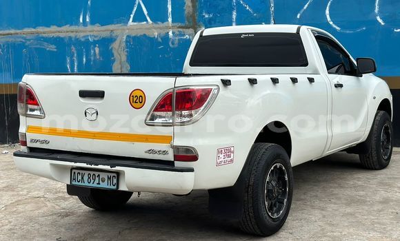 Comprar Usado Mazda BT-50 Branco Carro em Maputo em Maputo Comprar Usado Mazda BT-50 Branco Carro em Maputo em Maputo