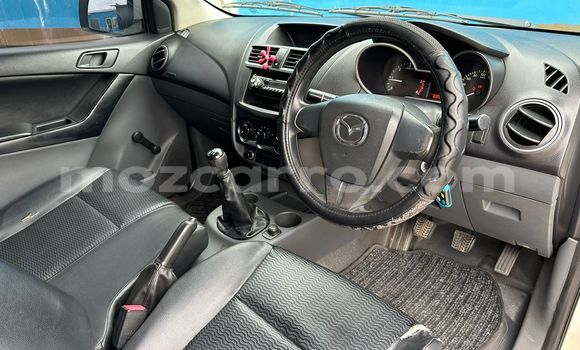 Comprar Usado Mazda BT-50 Branco Carro em Maputo em Maputo Comprar Usado Mazda BT-50 Branco Carro em Maputo em Maputo