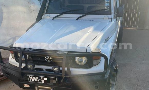 Nunua Ilio tumika Toyota Land Cruiser Nyeupe Gari ndani ya Maputo nchini Maputo Nunua Ilio tumika Toyota Land Cruiser Nyeupe Gari ndani ya Maputo nchini Maputo
