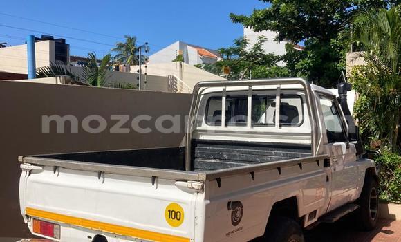 Nunua Ilio tumika Toyota Land Cruiser Nyeupe Gari ndani ya Maputo nchini Maputo Nunua Ilio tumika Toyota Land Cruiser Nyeupe Gari ndani ya Maputo nchini Maputo