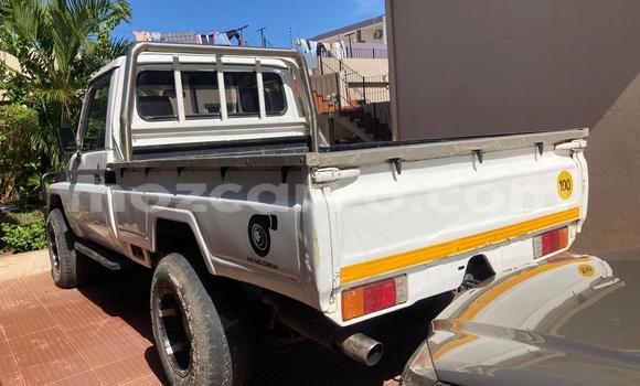 Nunua Ilio tumika Toyota Land Cruiser Nyeupe Gari ndani ya Maputo nchini Maputo Nunua Ilio tumika Toyota Land Cruiser Nyeupe Gari ndani ya Maputo nchini Maputo