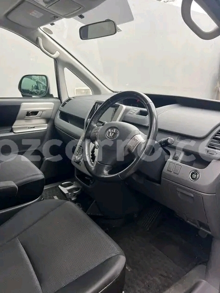 Big with watermark toyota voxy maputo maputo 21215