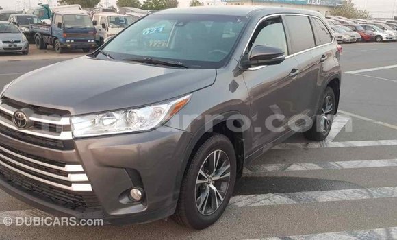 Tenga Imported Toyota Highlander Zvimwe Mota in Import - Dubai in Cabo Delgado Tenga Imported Toyota Highlander Zvimwe Mota in Import - Dubai in Cabo Delgado