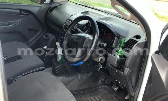 Buy Used Isuzu D-MAX White Car in Maputo in Maputo Buy Used Isuzu D-MAX White Car in Maputo in Maputo