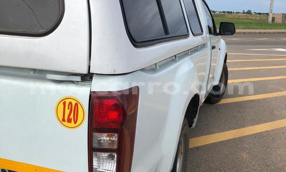 Buy Used Isuzu D-MAX White Car in Maputo in Maputo Buy Used Isuzu D-MAX White Car in Maputo in Maputo