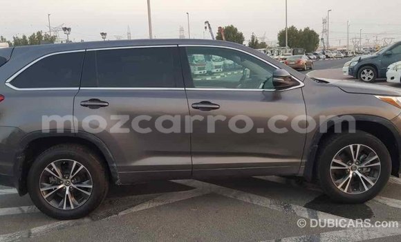 Tenga Imported Toyota Highlander Zvimwe Mota in Import - Dubai in Cabo Delgado Tenga Imported Toyota Highlander Zvimwe Mota in Import - Dubai in Cabo Delgado