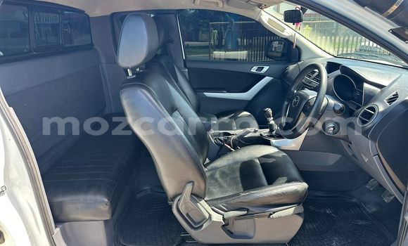 Comprar Usado Mazda BT-50 Branco Carro em Maputo em Maputo Comprar Usado Mazda BT-50 Branco Carro em Maputo em Maputo