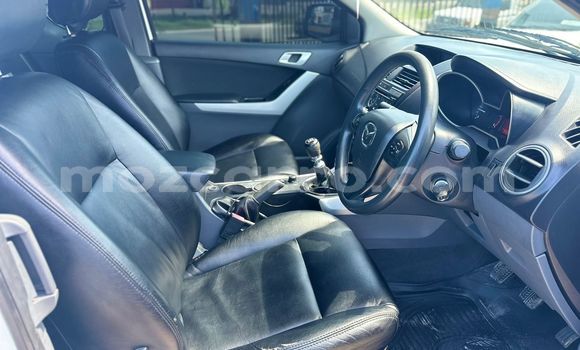 Comprar Usado Mazda BT-50 Branco Carro em Maputo em Maputo Comprar Usado Mazda BT-50 Branco Carro em Maputo em Maputo