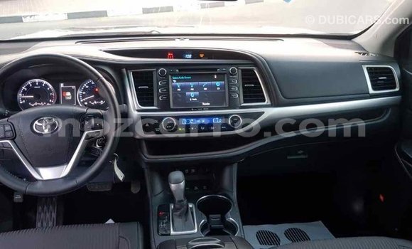 Tenga Imported Toyota Highlander Zvimwe Mota in Import - Dubai in Cabo Delgado Tenga Imported Toyota Highlander Zvimwe Mota in Import - Dubai in Cabo Delgado