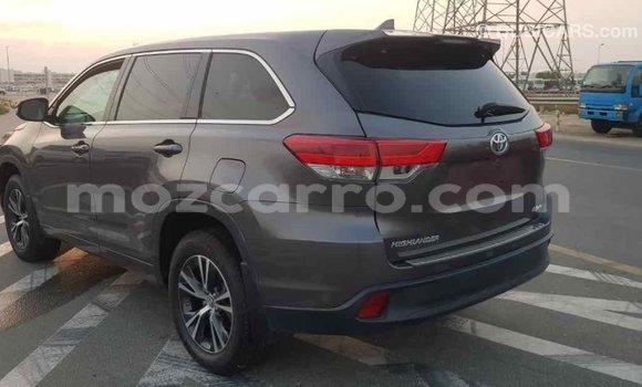 Tenga Imported Toyota Highlander Zvimwe Mota in Import - Dubai in Cabo Delgado Tenga Imported Toyota Highlander Zvimwe Mota in Import - Dubai in Cabo Delgado