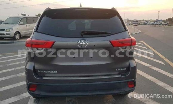 Tenga Imported Toyota Highlander Zvimwe Mota in Import - Dubai in Cabo Delgado Tenga Imported Toyota Highlander Zvimwe Mota in Import - Dubai in Cabo Delgado