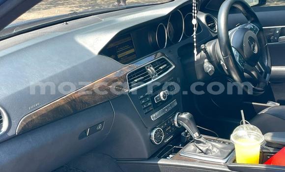 Comprar Usado Mercedes‒Benz 200 Azul Carro em Maputo em Maputo Comprar Usado Mercedes‒Benz 200 Azul Carro em Maputo em Maputo