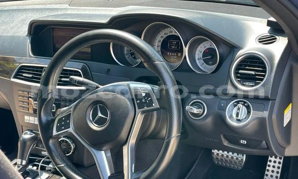 Comprar Usado Mercedes‒Benz 200 Azul Carro em Maputo em Maputo Comprar Usado Mercedes‒Benz 200 Azul Carro em Maputo em Maputo