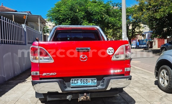 Comprar Usado Mazda BT-50 Vermelho Carro em Maputo em Maputo Comprar Usado Mazda BT-50 Vermelho Carro em Maputo em Maputo