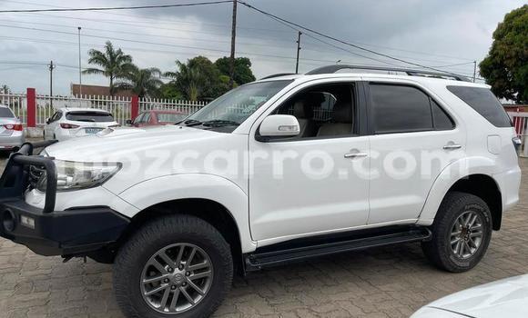 Comprar Usado Toyota Fortuner Branco Carro em Maputo em Maputo