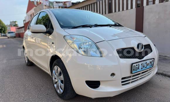 Comprar Usado Toyota Vitz Branco Carro em Angoche em Nampula