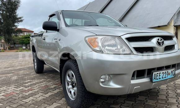 Tenga Tsaru Toyota Hilux Zvimwe Mota in Beautiful vista in Maputo Tenga Tsaru Toyota Hilux Zvimwe Mota in Beautiful vista in Maputo