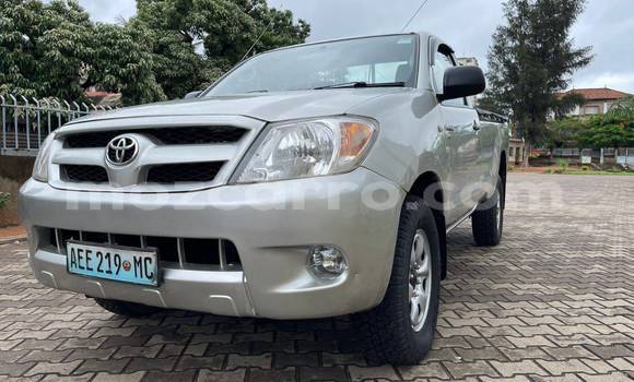Tenga Tsaru Toyota Hilux Zvimwe Mota in Beautiful vista in Maputo Tenga Tsaru Toyota Hilux Zvimwe Mota in Beautiful vista in Maputo